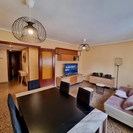 Oda ve Kahvaltı Montse 4*